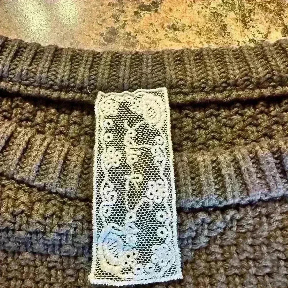 Sadie And Sage Oversized Sweater Army Green. Size M/L. EUC - Picture 5 of 10